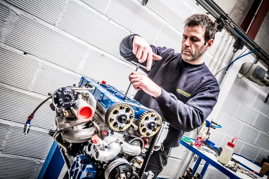 moteur Ford Cosworth fin de montage